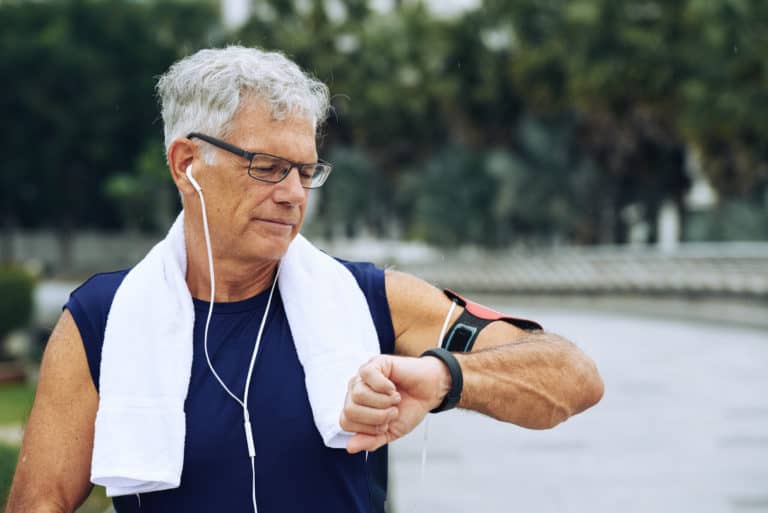 3 Super Einfache Fitness Tracker für Senioren!